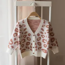 Коллекция года, весенние детские свитера с леопардовым принтом для малышей Детская одежда унисекс с v-образным вырезом вязаный кардиган для маленьких мальчиков и девочек, свитер, пальто