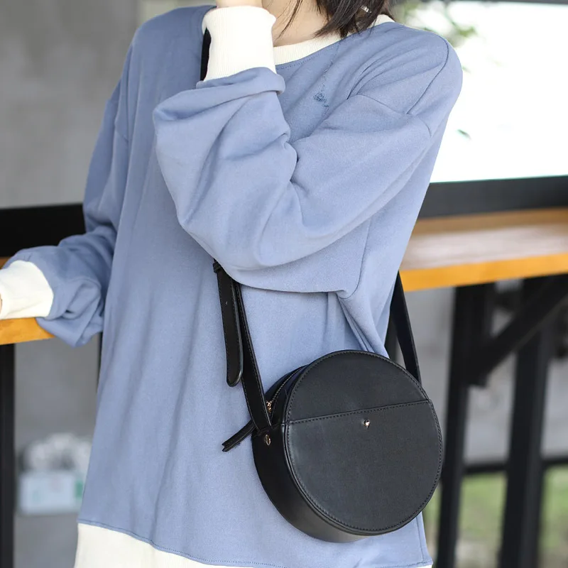 

Korean version fashionable retro small round bag simple PU leather round shoulder lady bag Baitao temperament pure color oblique