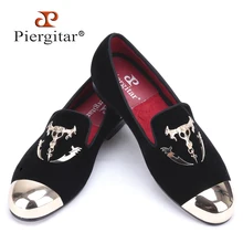 Piergitar hombres zapatos de terciopelo negro con el cráneo y hebilla de oro toe estilo Británico holgazanes hombres de lujo de los hombres zapatos de vestir de los hombres pisos