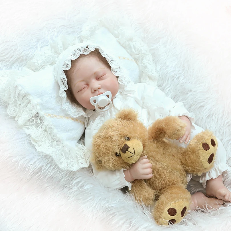 Около 50 см Силиконовые Reborn Baby коричневый парик девочка закрытые глаза игрушка