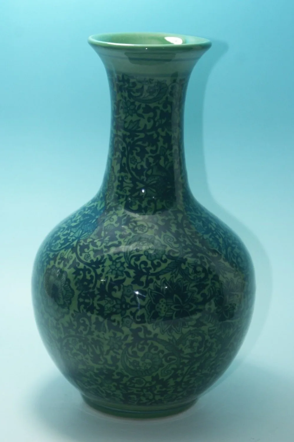 

China handmade jingdezhen porcelain painting flower blue vase worth collecting