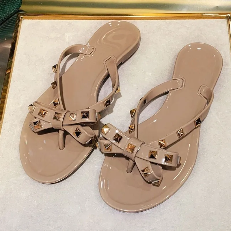 

Retro Bow-knot Patent Leather Rivets Studded Women Sandals Summer Beach Flat Flip-flops Brand Sandalias De Verano Para Mujer