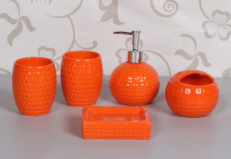 Billige Europäischen stil einfache keramik bad fünf stück waschen kit hochzeit geschenk paar hause bürsten tasse becher