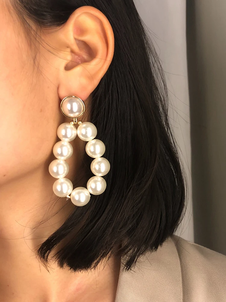 

Fashion Pearl Geometric Exaggerated Round Earrings Ladies Beaded Temperament Generous Retro Dangler Earrings