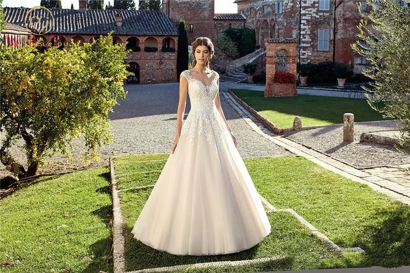 

2019 Wedding Dress White Tulle Lace Appliques Elegant Simple Sleeveless Zipper Sweetheart Neck Floor Length Bridal Ball Gown