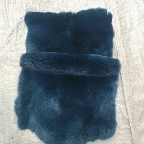 Цена настоящий кроличий мех 40x24 см DIY Шарфы шапки помпон пальто Одеяло Подушка швейный Материал Пушистый мягкий натуральный мех R16 - Цвет: dark blue