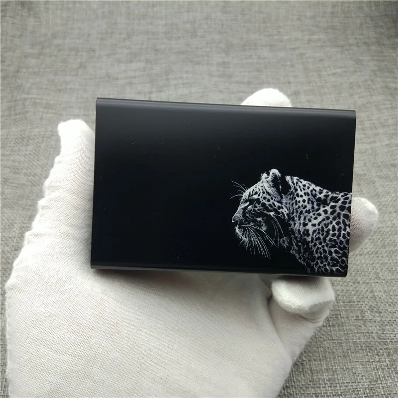 Леопардовые сигареты. Леопард с сигаретой. Леопардовые коробочки. Леопардовые коробочки. Леопард гравировка.