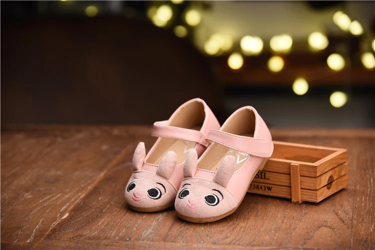 Новинка года; весенние тонкие туфли на плоской подошве для девочек; Корейская версия детской обуви с закрытым носком и заячьими ушками; детская повседневная обувь принцессы