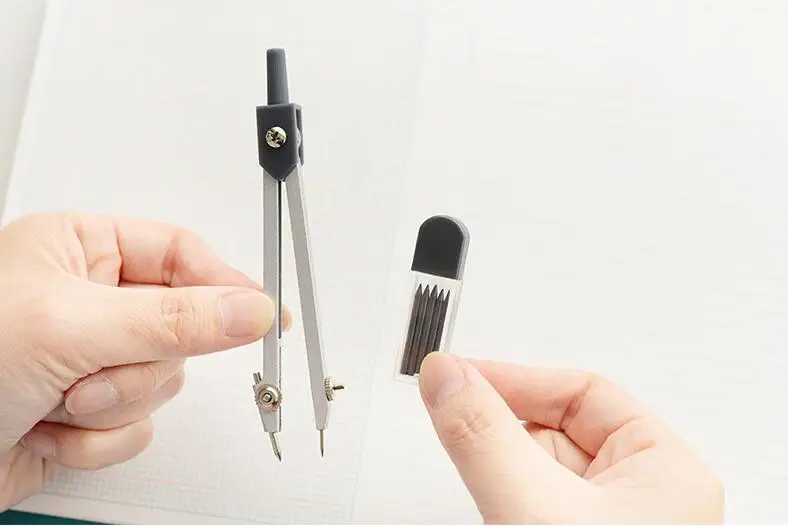 Stationery eight-piece suit, compass, triangle ruler, ruler, pen, rubber , protractor, painting tools for students