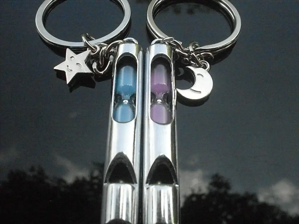 

Creative New Products Whistle Hourglass Lovers Keychain Key Factory Direct Selling Boys And Girls Gifts