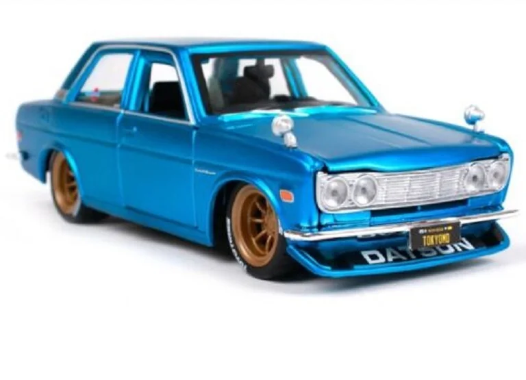 Maisto 1:24 1971 Datsun 510 Синий литой под давлением модель гоночный автомобиль Транспортное средство игрушка Новинка в коробке