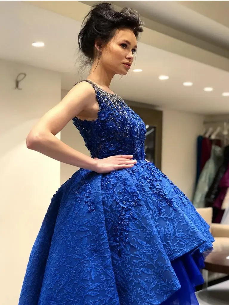 Suadi арабское Королевское голубое кружево Высокая Низкая Выпускные платья Красивые 3D цветок вышитые бисером вечерние платья на выпускной Модные Вечерние Платья Vestidos Longo