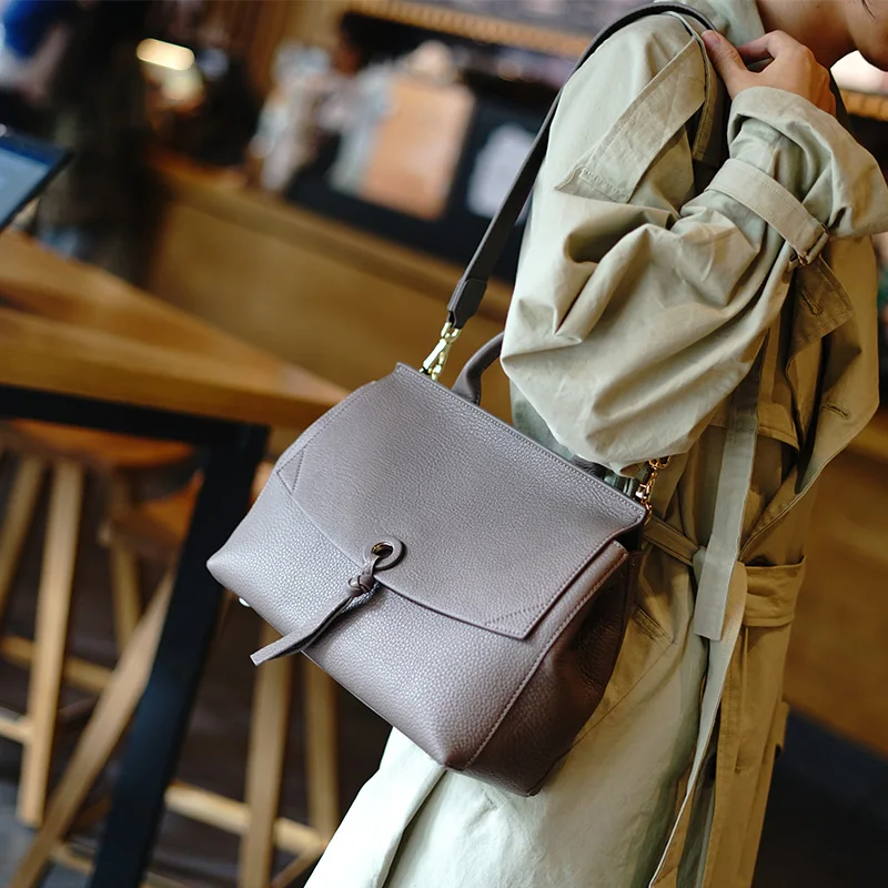 AETOO New port Wind retro head soft cowhide handbag, wide shoulder with commuter flip-shoulder oblique strap female bag