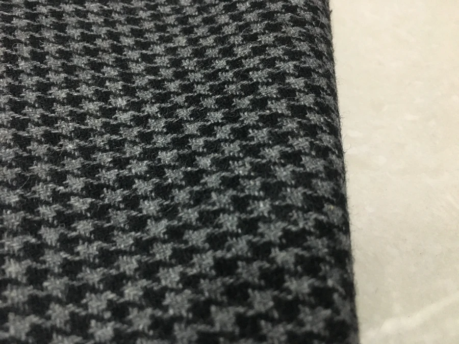*NEW*Black//White//Grey Floral//HerringBone Tweed Wool Suiting Fabric 60/"-150cm