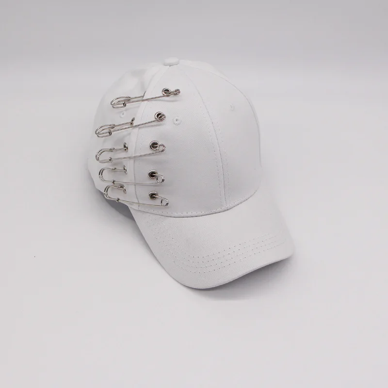 BBS083 панк стильные бейсболки с металлической булавкой женские хип хоп Snapback шляпы повседневные хлопковые изогнутые солнцезащитные шапки с кольцом - Цвет: Белый