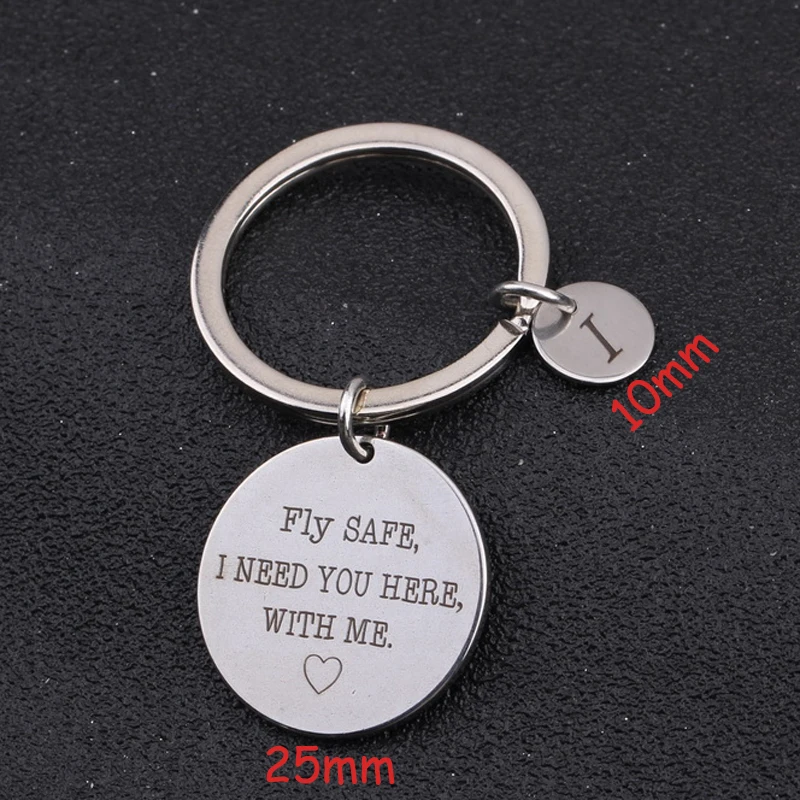 Брелок с гравировкой Fly Safe I Need You With Me на выбор A ~ Z 26 букв Авиатор монограмма