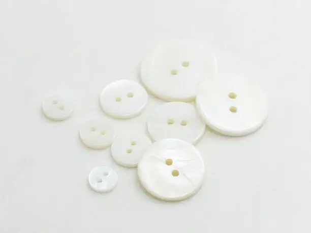 None Dyed Botones Decorative Buttons 500pcs 9/10/11.5/12.5 mm White Mother Shell Button Flat 2 Holes button 4