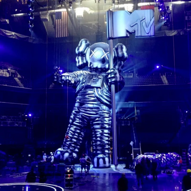 

2 Colour Outer Space Trophy Electroplating KAWS Bape Milo Kabinett Ver Medicom Toy PVC Action Figure Collection Model Toy G690
