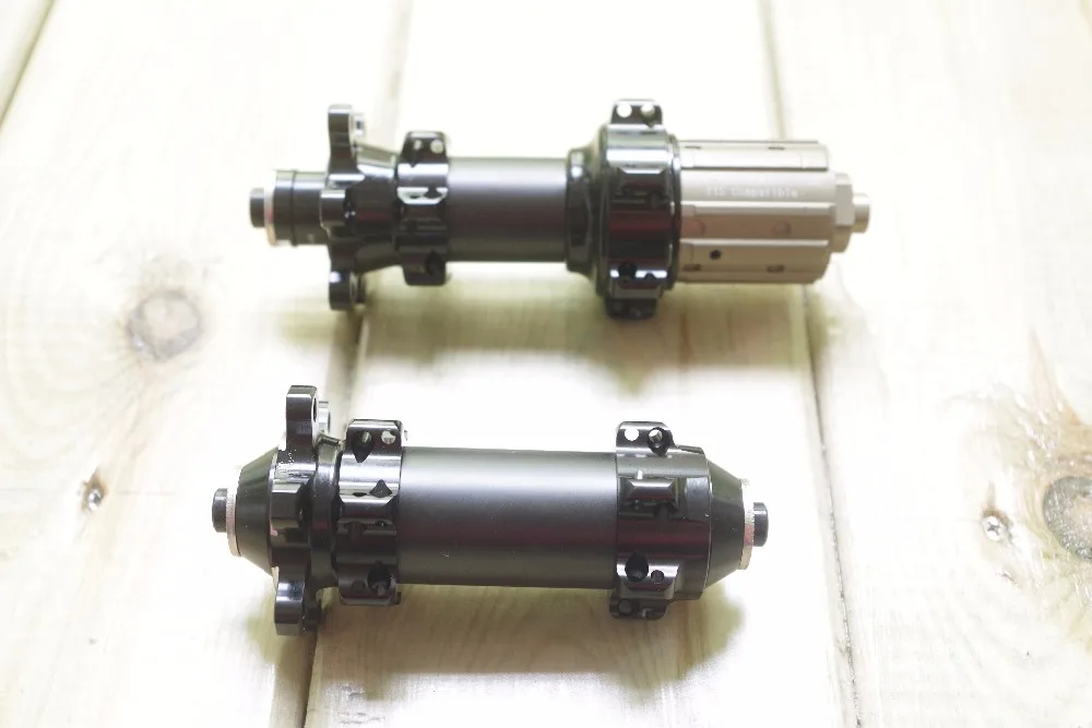 Cheap 1090g Lightest  26er Carbon MTB XC Wheels 24mm x 24mm 26 inch Tubeless Clincher Hookless Mountain Bike Wheel set 24 28 Holes 8