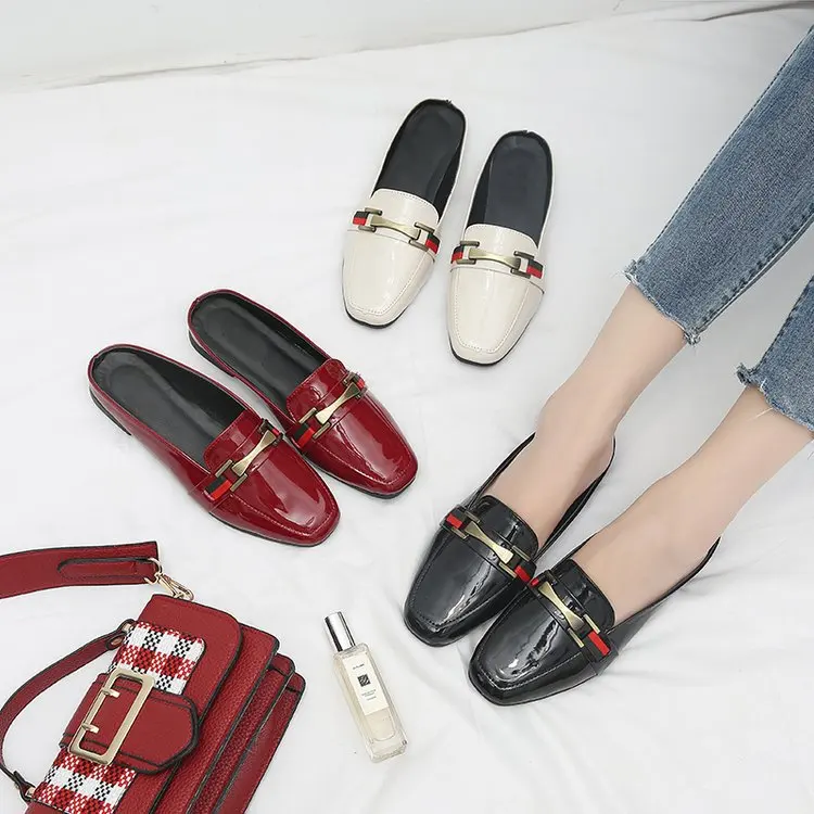 Красные туфли на плоской подошве; женская летняя одежда; Новинка года; модные сандалии; тапочки Без каблука; baotou