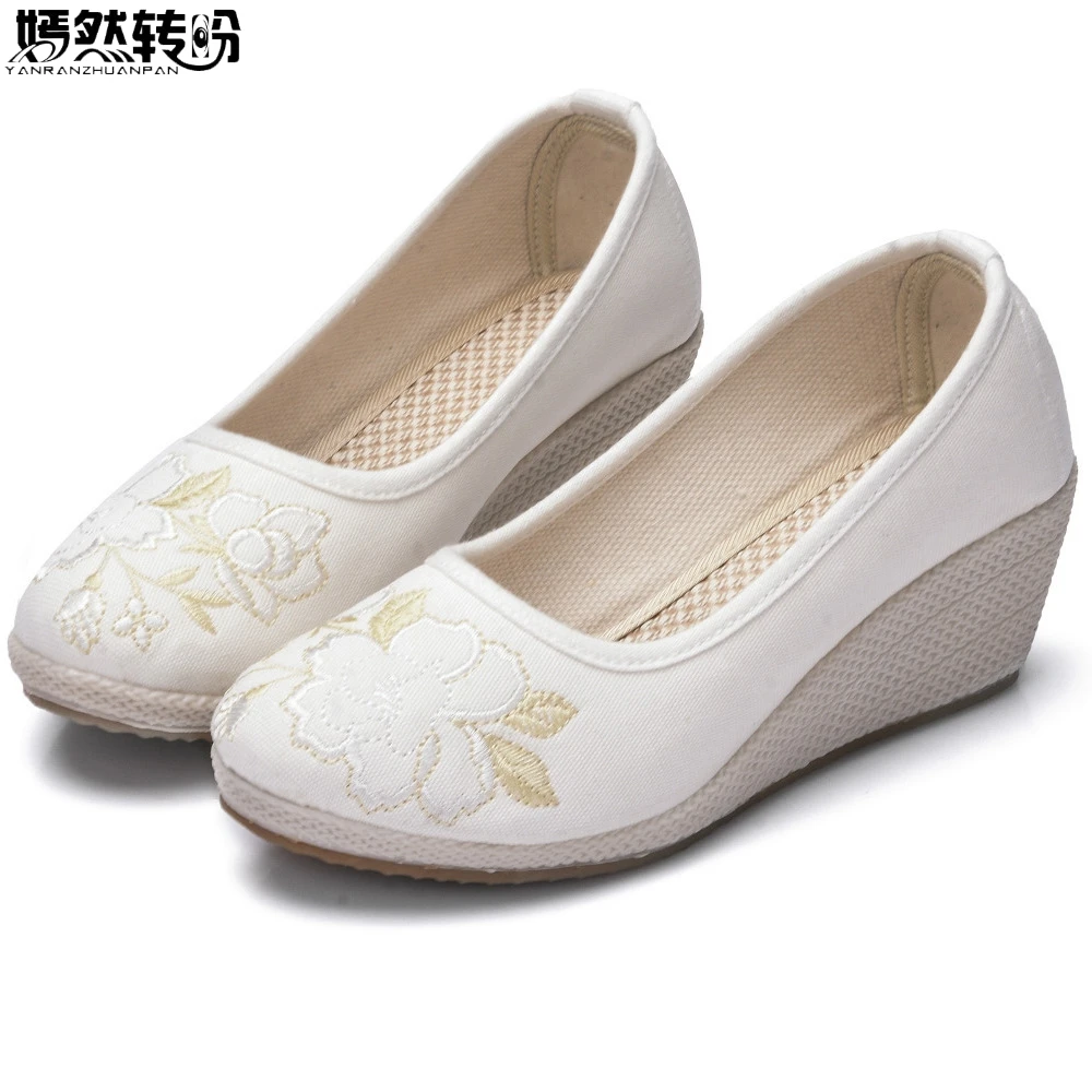 womens white canvas pumps