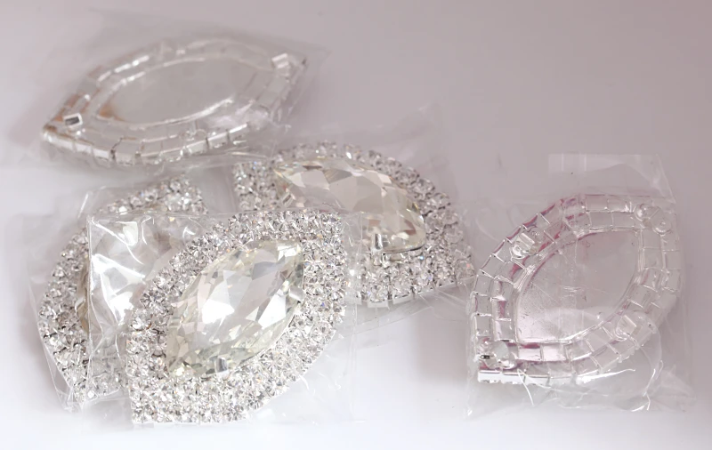 Billow Glass Sew On Rhinestone Button (1)