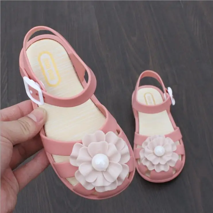Новые сандалии; обувь для девочек с подошвой и пряжкой сандалии на завязках с цветочным рисунком; в форме сердца прозрачная обувь пляжные шлепанцы для девочек - Цвет: Розовый