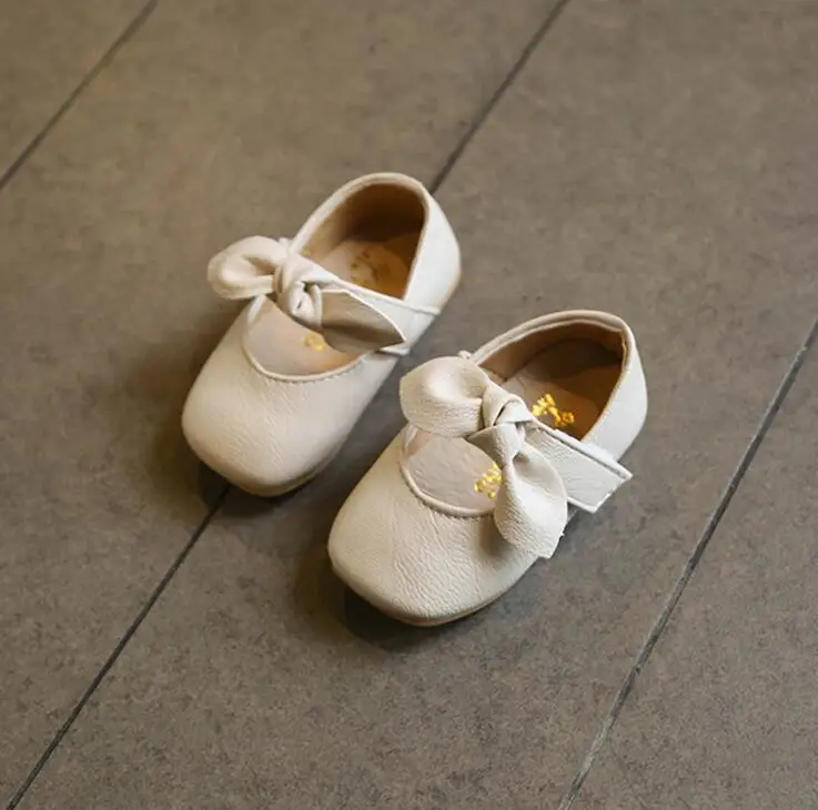 Весенне-осенняя модель обуви для маленьких девочек; нескользящая обувь принцессы с мягкой подошвой для малышей; детская кожаная обувь с бантом; размеры 15-19 - Цвет: Белый