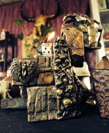 

Heavy armor handemade zpo Hellboy king lighter