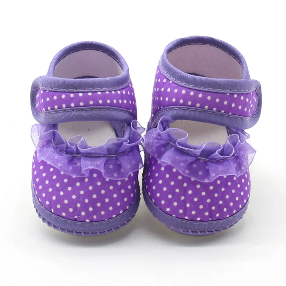 Детская обувь в горошек с кружевом для новорожденных девочек; Теплая Повседневная обувь на плоской подошве с мягкой подошвой; обувь для малышей