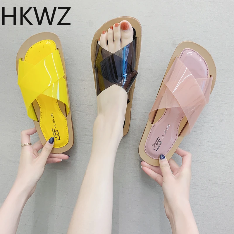 

2019 summer new wild crystal sandals vacation comfortable flat slippers transparent wear fashion women's matching sandals H0181
