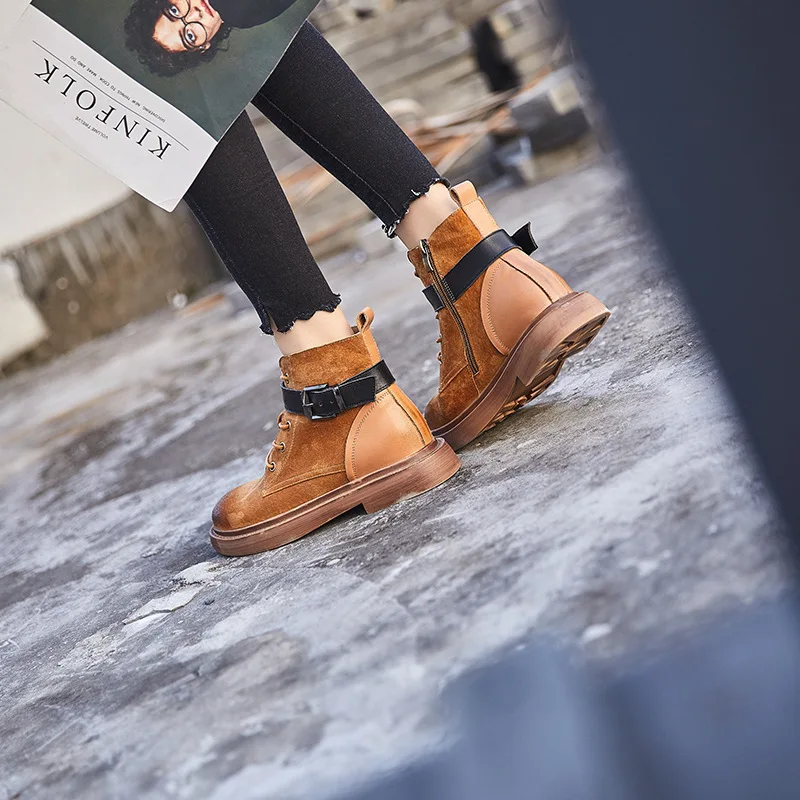 

2018 autumn new fashion simple color matching Martin boots women retro comfortable casual leather women's boots.