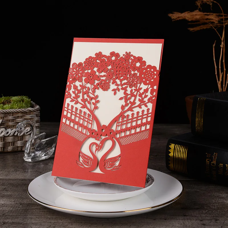 1 шт. образец красная лазерная резка, для свадьбы пригласительная открытка Лебедь дерево поздравительные открытки конверты, изготовленные по индивидуальному заказу Свадебные украшения на день рождения