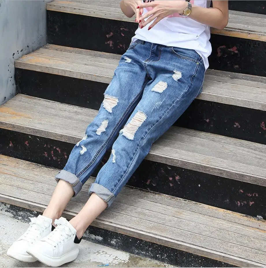 Простые свободные женские джинсы, летние модные синие джинсовые брюки с дырками, женские брюки размера плюс 26-32