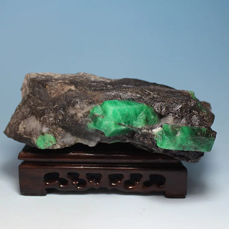 

Ultra-fine mineral crystals emerald green natural rough stones mark LuoShi collectibles ore samples without optimization