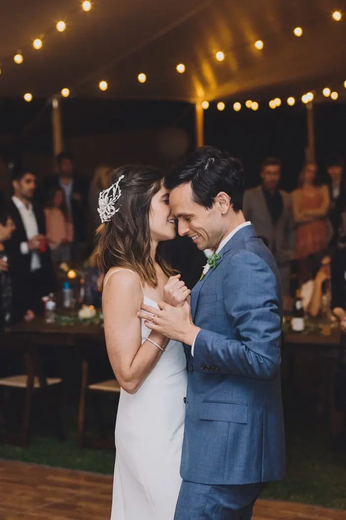 organic-chalet-view-lodge-wedding-with-a-touch-of-mid-century-style-mandee-johnson-photography-77-700x1050