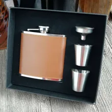 Темно-коричневый или коричневый светильник из натуральной кожи 6 унций с винтовой крышкой и 2 стеклянными рюмками и воронкой в подарочной упаковке