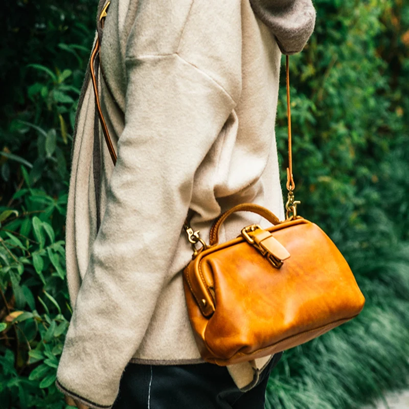 AETOO Handmade Art sen bag retro casual head layer cowhide shoulder oblique cross bag