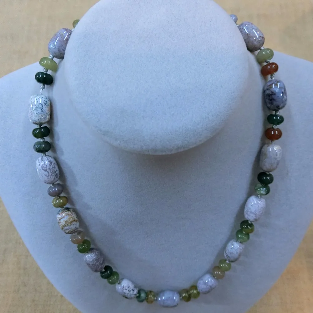 

12pcs/lot Natural Stone Blood Stone Sodalite Necklace Cylindrical Beads Charms Quartz Pendants Necklaces For Jewelry Making Free