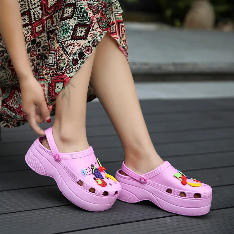 

Summer Women Croc Clogs Platform Garden Sandals Cartoon Fruit Slippers Slip On For Girl Beach Shoes Fashion Slides Outdoor
