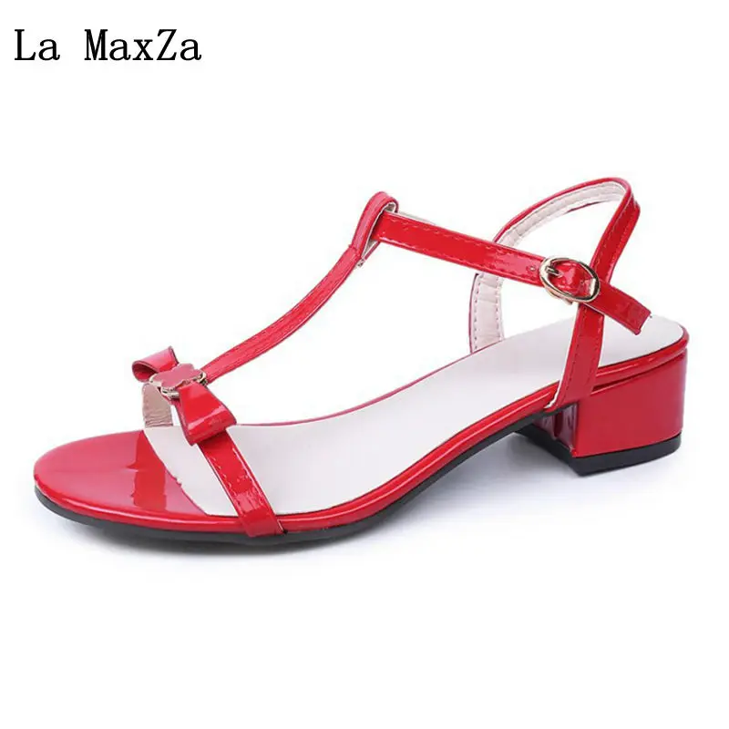 comprar 2018 Verão Novo Chegou Couro Envernizado Bow Knot Mulheres Sandálias Conforto Calcanhar Meados Linda Fêmea Senhoras Sandálias Da Moda Sapato Casual