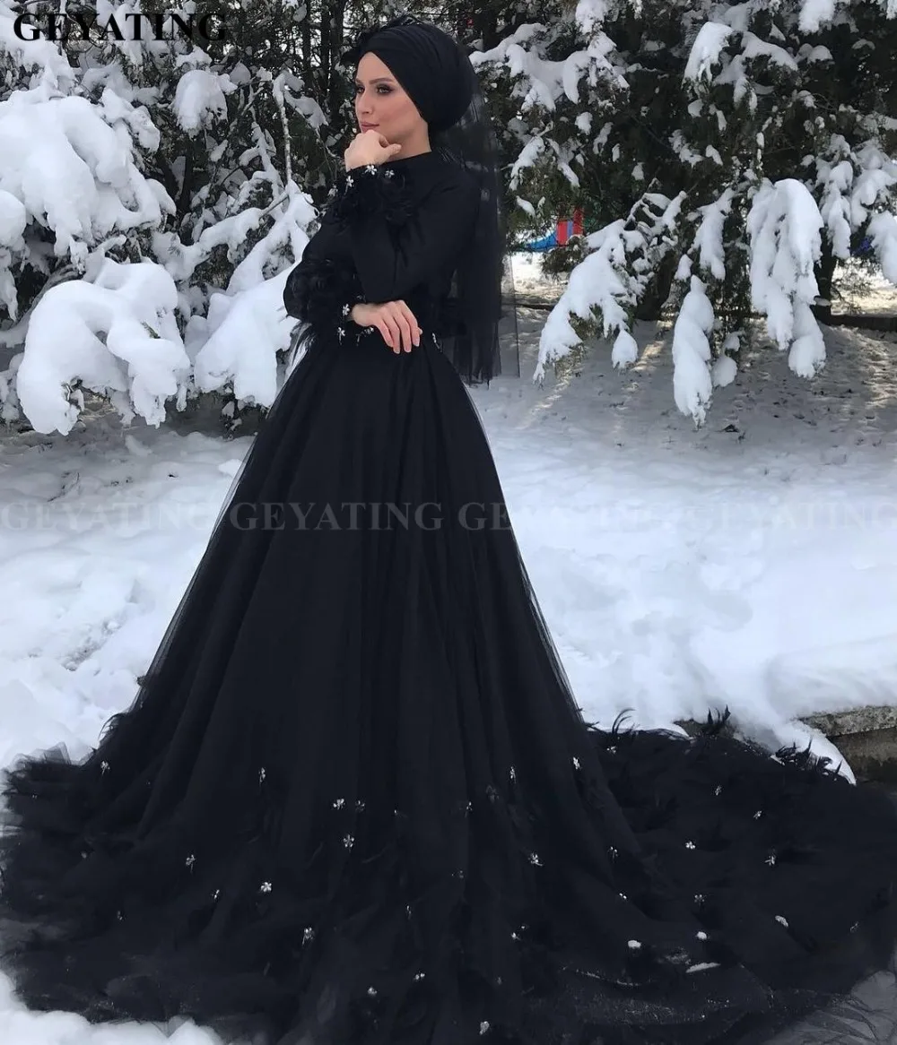 

Gothic Black Long Sleeves Islamic Muslim Wedding Dress Hijab High Neck Crystal Feather Court Train Arabic Dubai Wedding Dresses