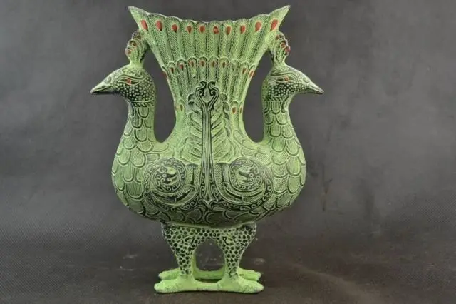 

Elaborate Chinese culture Old Decorated Wonderful Handwork Bronze Peacock Vase