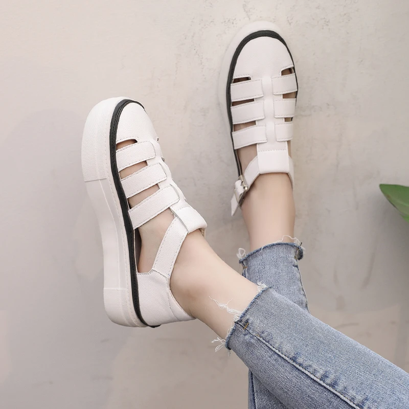 

Baotou Roman Sandals Female Leather Summer Students Flat Hollow Hole Rome Sandals Thick Bottom 2019 New Wild Wedges Sandals