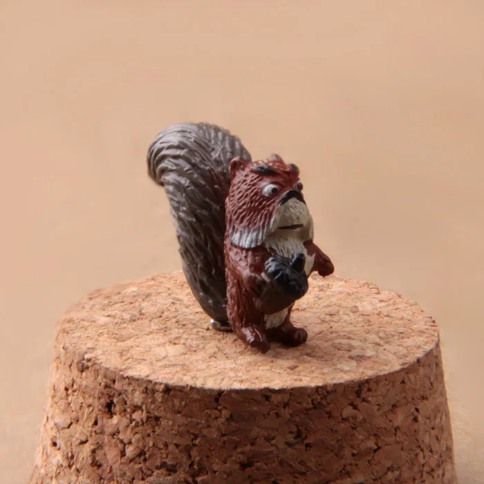 

3cm random Squirrel Nut Ice Age DIY doll ornaments model Landscape Cute Action Figure Toy collection cartoon decoration gift