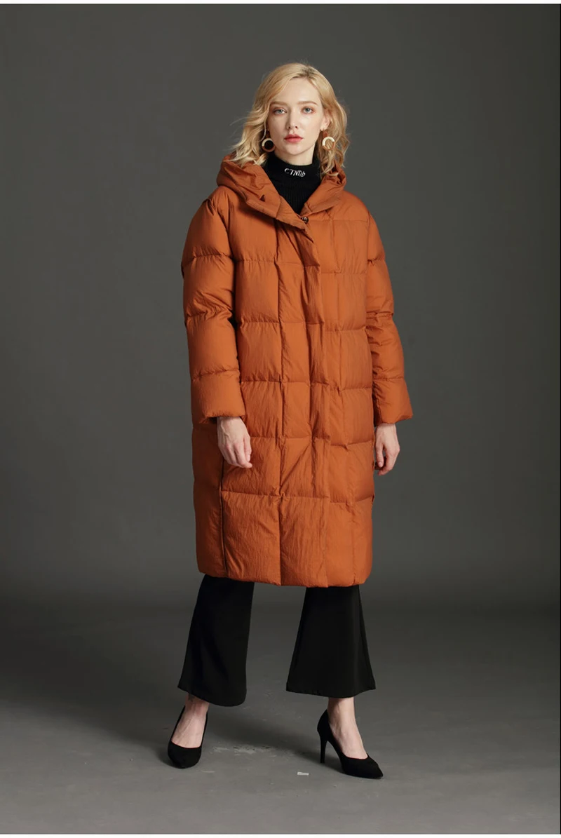 Фирменные элегантные зимние куртки Для женщин пушистое пуховое пальто на утином пуху Для женщин Винтаж длинное теплое пальто с капюшоном и свободные зимние верхняя одежда размера плюс AO761
