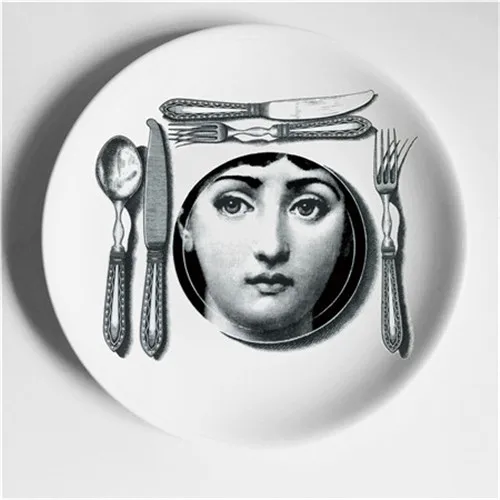 Изысканная тарелка Fornasetti, украшение из фарфора, декоративные тарелки для бара, офиса, кофейни, декоративные тарелки в стиле ретро - Цвет: 17