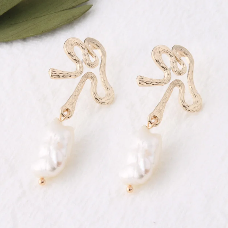 NeeFuWoFu Orecchini NEW Geometric Genuine Pearl Drop Earrings for Women Handmade Gold Hollow Freshwater Pearl Pendant Dangle Ear - Окраска металла: 19