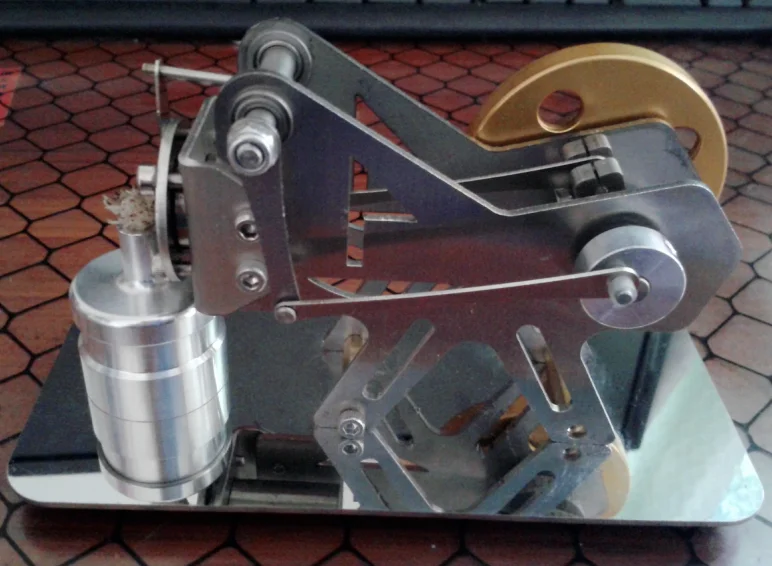 

Vacuum suction Stirling engine model