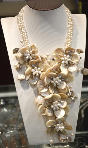 

2017 Amazing Crystal Shell flower necklace Freshwater pearl crystal handmade